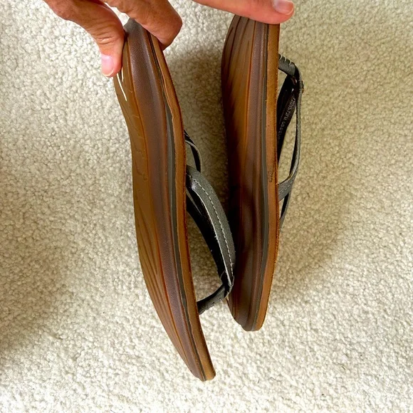 OluKai U'l Leather Thong Sandal with Metallic Double Straps - Picture 7 of 10